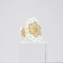 Load image into Gallery viewer, White lace and gold floral ring