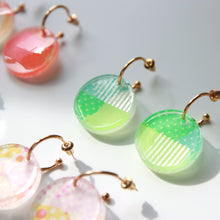 Load image into Gallery viewer, Gold hoop earrings with resin pendant - Neon green
