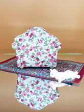 Load image into Gallery viewer, Dollhouse furniture, tiny retro sofa, dollhouse England countryside floral couches
