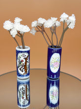 Load image into Gallery viewer, Chinese vase with white flowers Set of 2
