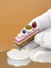 Load image into Gallery viewer, Mini blue berry cake set: Dollhouse miniature cake
