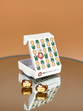 Load image into Gallery viewer, Bear box set: Dollhouse chocolate box, miniature gifts
