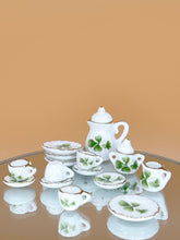 Load image into Gallery viewer, Tea set 2 – Leaves
