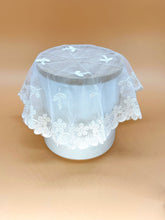 Load image into Gallery viewer, Dollhouse lace table cloth (circle)

