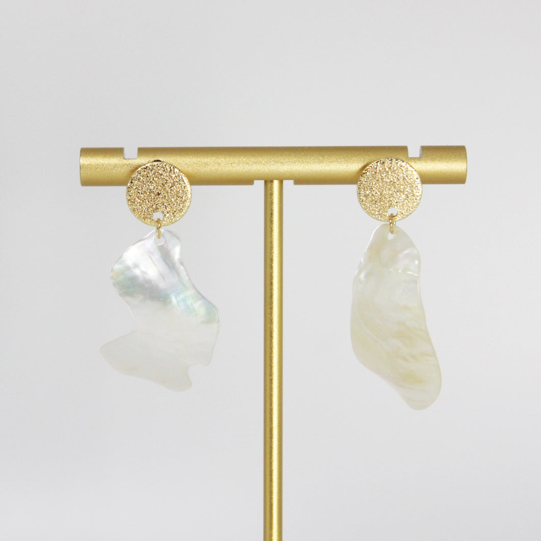Seashell gold stud earrings