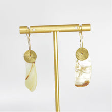 Load image into Gallery viewer, Seashell hoop earrings
