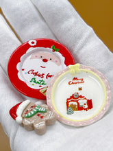 Load image into Gallery viewer, Christmas plate set: Dollhouse drink, Tiny gingerbread-man, Mini donut set
