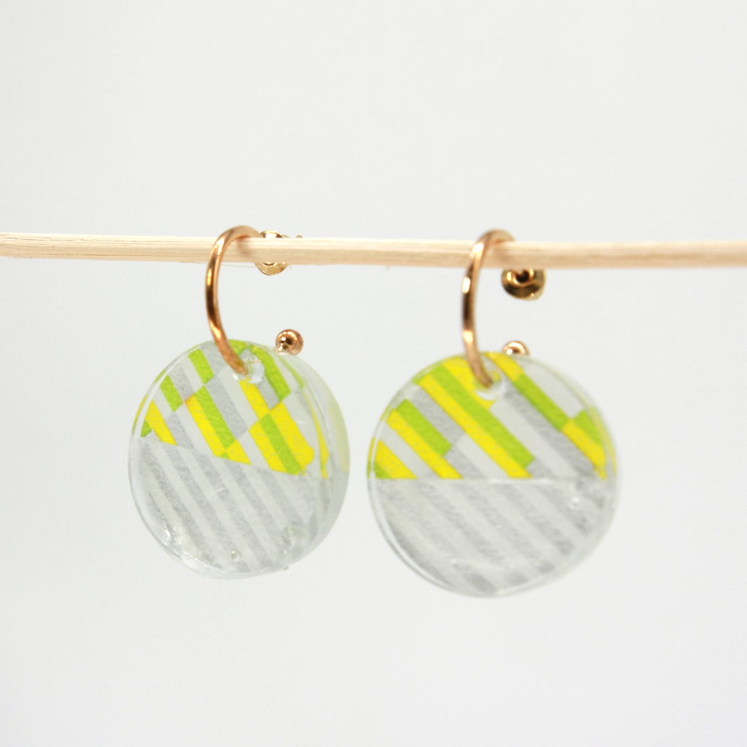 Gold hoop earrings with resin pendant - Green silver strips