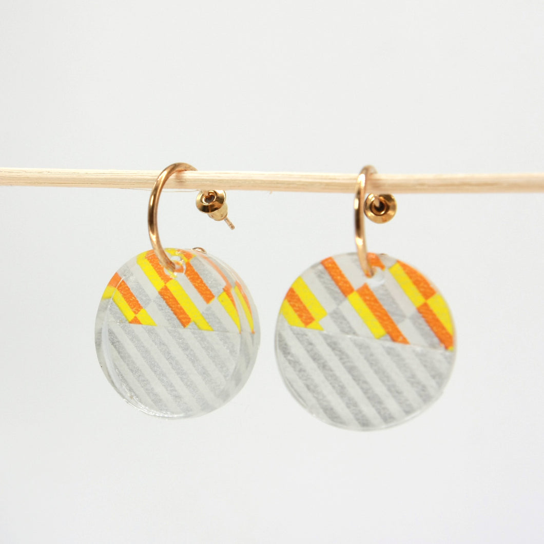 Gold hoop earrings with resin pendant - Orange Silver strips