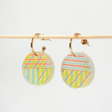 Load image into Gallery viewer, Gold hoop earrings with resin pendant - Strips fun
