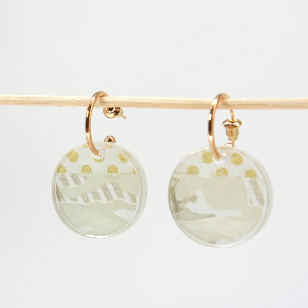 Gold hoop earrings with resin pendant - Gold dots