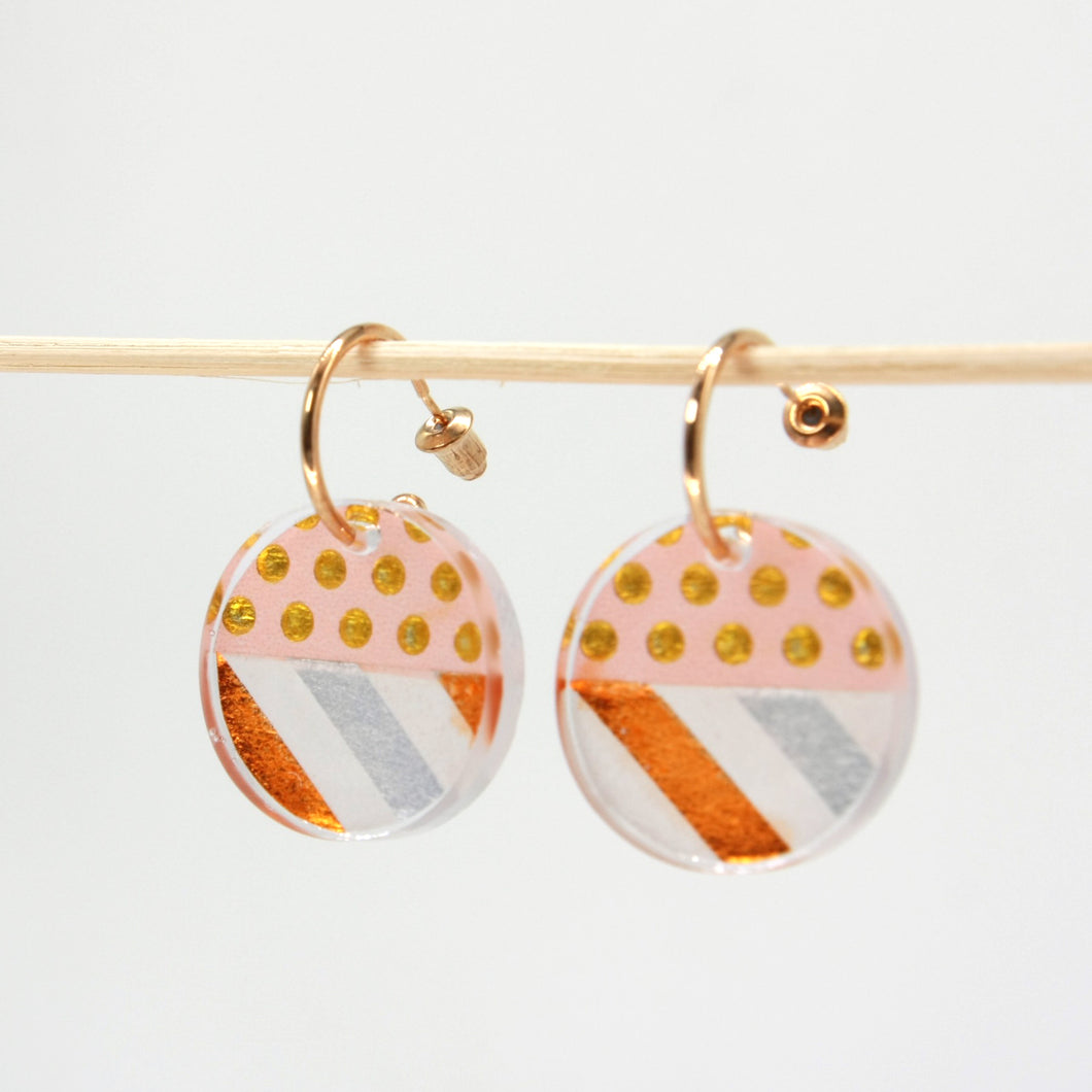 Gold hoop earrings with resin pendant - Copper strips