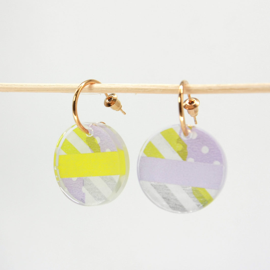 Gold hoop earrings with resin pendant - Purple strip fun