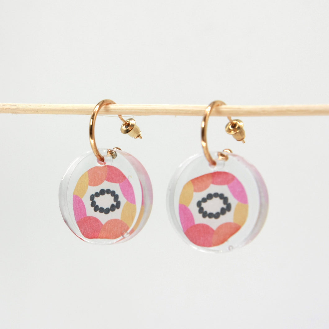 Gold hoop earrings with resin pendant - Pink Anemone