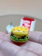 Load image into Gallery viewer, Miniature burger &amp; Drink: Dollhouse Fast Food - Red
