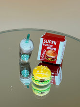 Load image into Gallery viewer, Miniature burger &amp; Drink: Dollhouse Fast Food - Red
