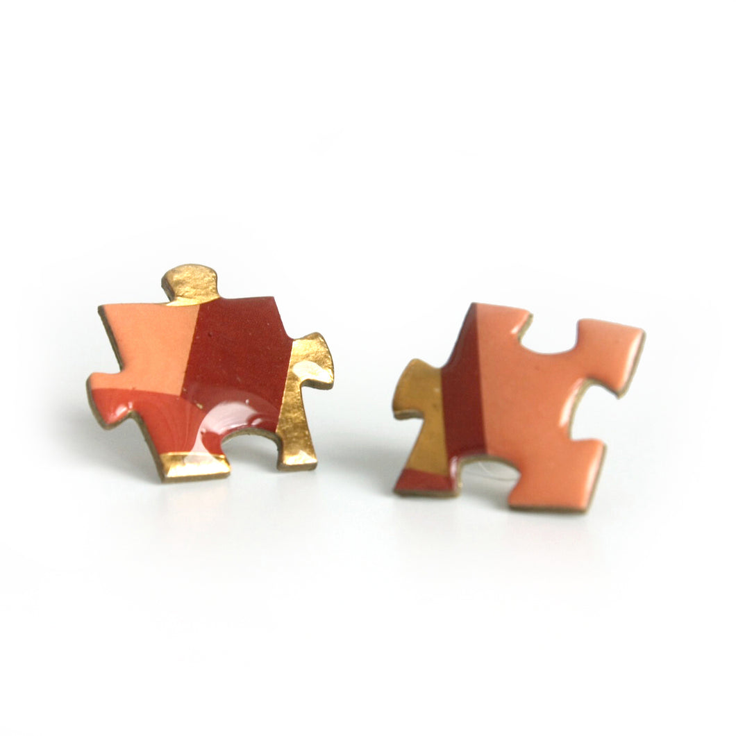 Salmon puzzle stud earring
