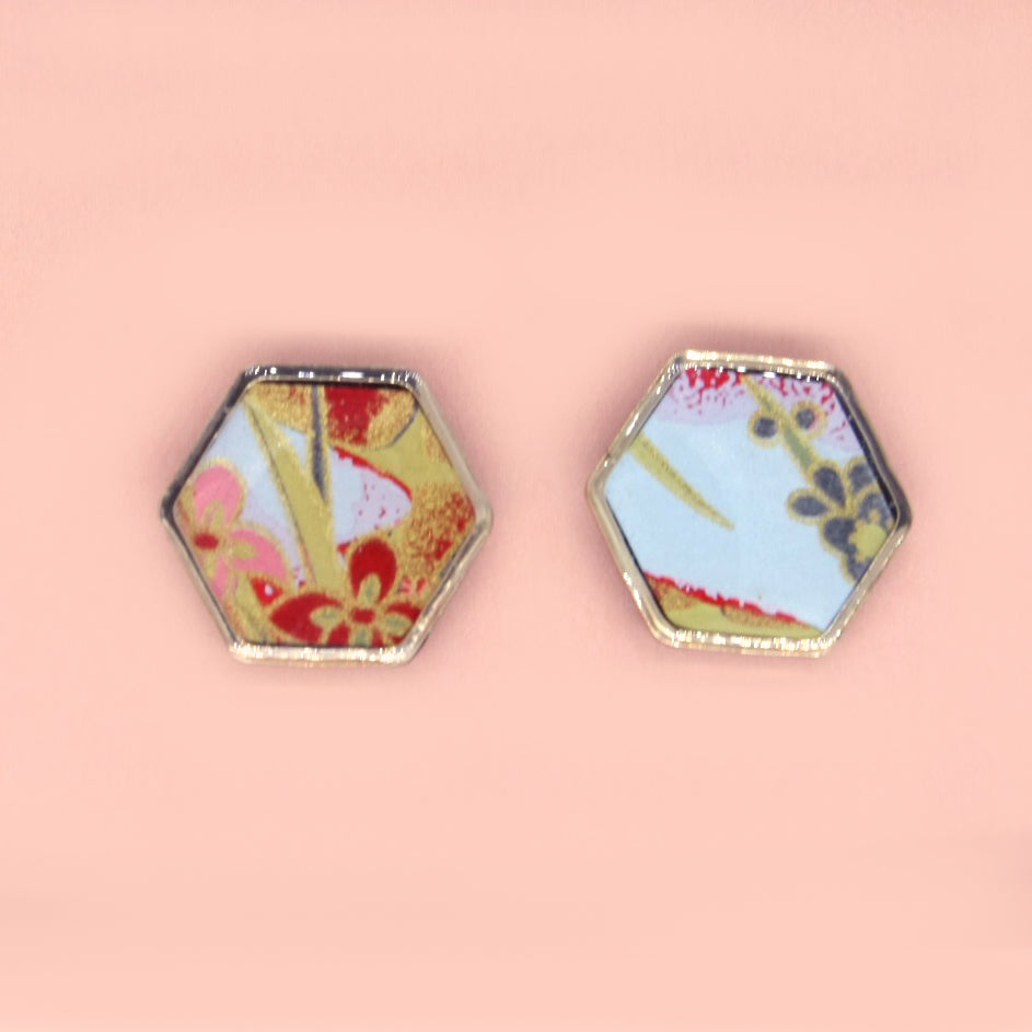 hexagon flora stud earrings 02
