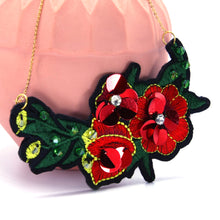Load image into Gallery viewer, Sequin flowers necklace 01
