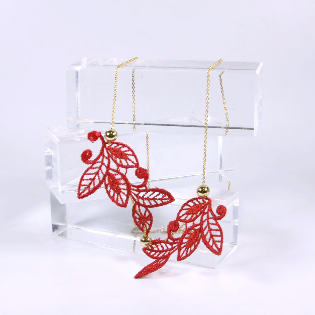 Red leaves lace necklace